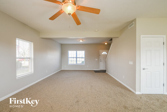 Building Photo - 8728 N Springview Dr