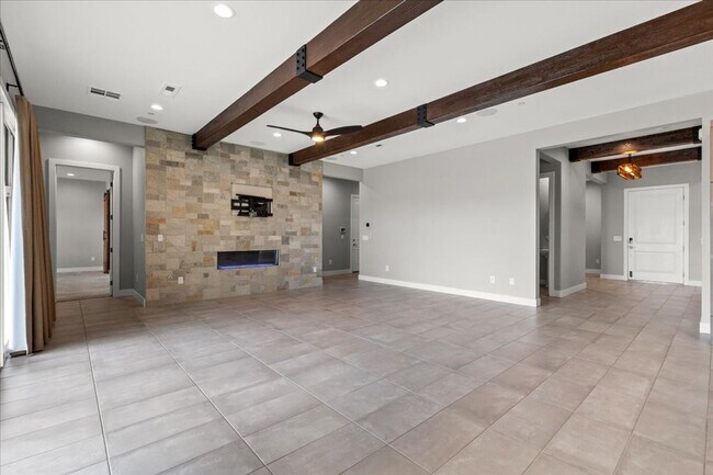 Building Photo - Fabulous Home!