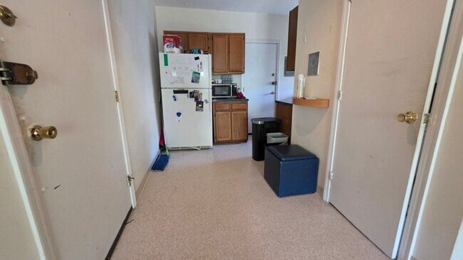 Building Photo - No Broker Fee | Brighton 2 Bed Condo | Heat, Hot Water & Water Included