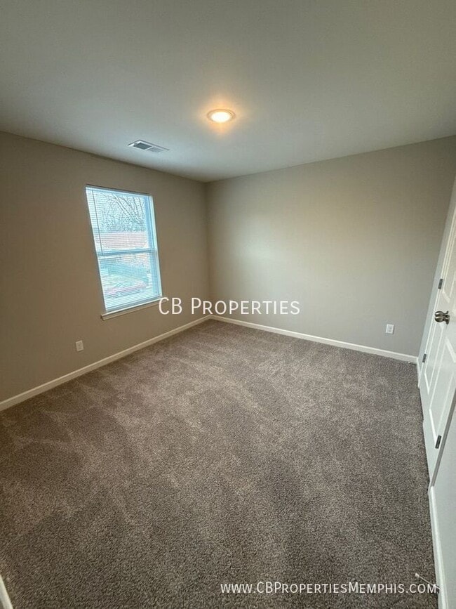 Building Photo - 639 N Dunlap St