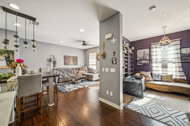 Building Photo - Charming 2-Bed / 2.5-Bath Townhouse in the...