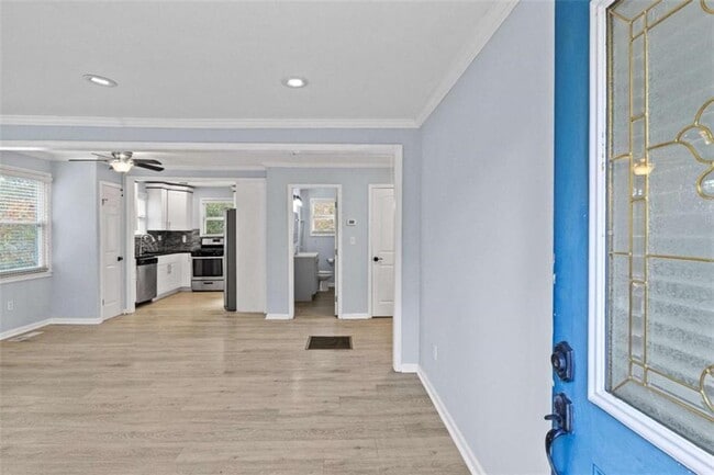 Building Photo - 701 Daniel Ave