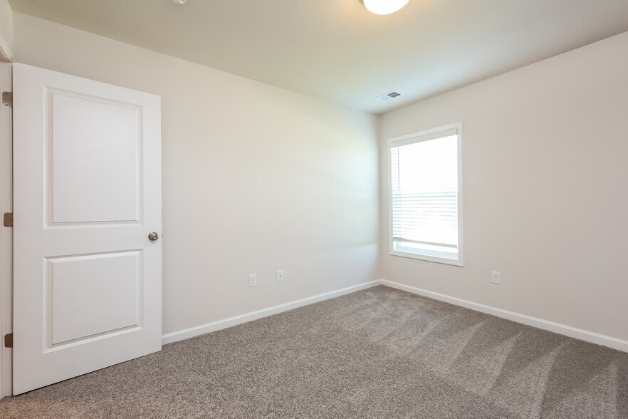Building Photo - 22 Apricot Ln
