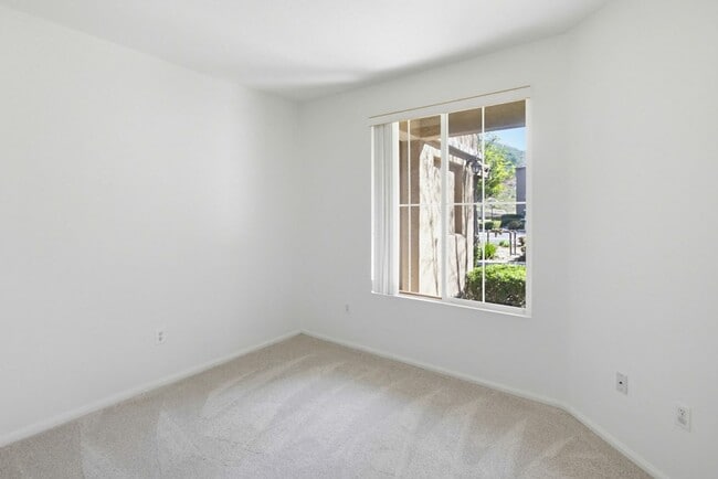 Building Photo - Single Level Condo - 2 Bedroom + Den With Views in Sabre Springs