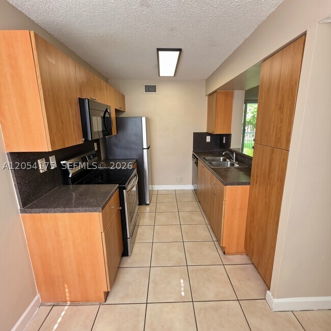 Building Photo - 4628 NW 97th Pl