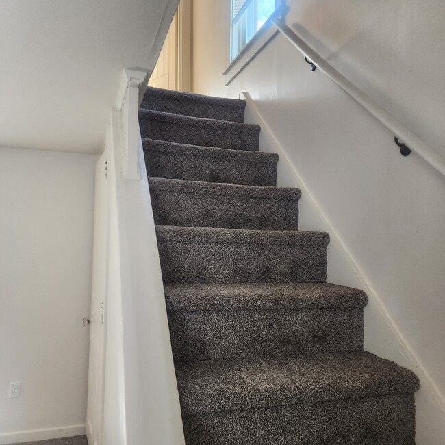 Building Photo - 2213 Lehman St