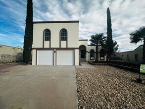 Building Photo - 704 Espolon Dr