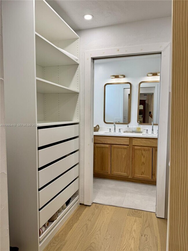 Building Photo - 625 Whippoorwill Terrace