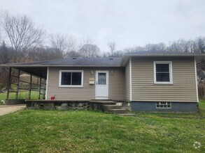 Building Photo - 3 bedroom 1 bath ranch home with sizable b...