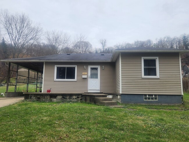 Primary Photo - 3 bedroom 1 bath ranch home with sizable b...