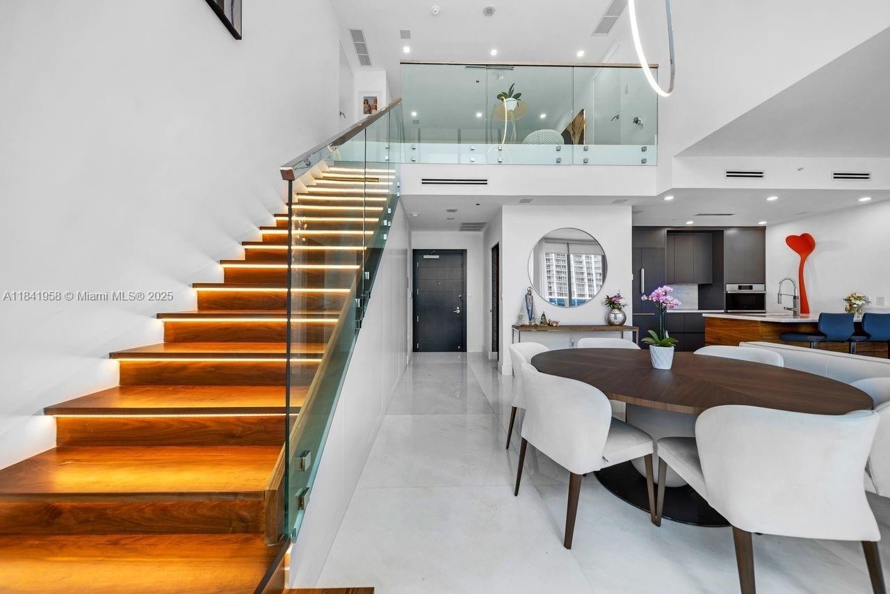 Building Photo - 200 Biscayne Boulevard Way