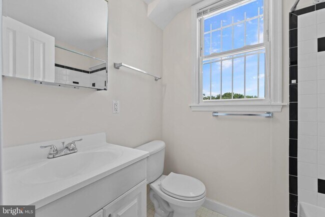 Building Photo - 217 19th St NE