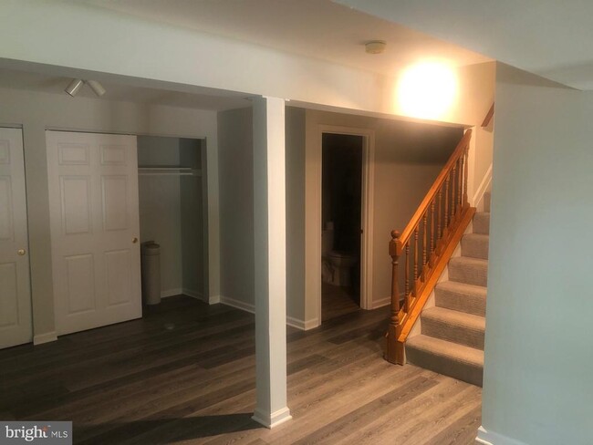 Building Photo - 8104 Overlake Ct