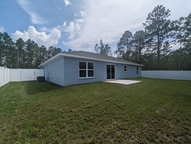 Building Photo - New 3/2/2 fenced home with Many Upgrades i...