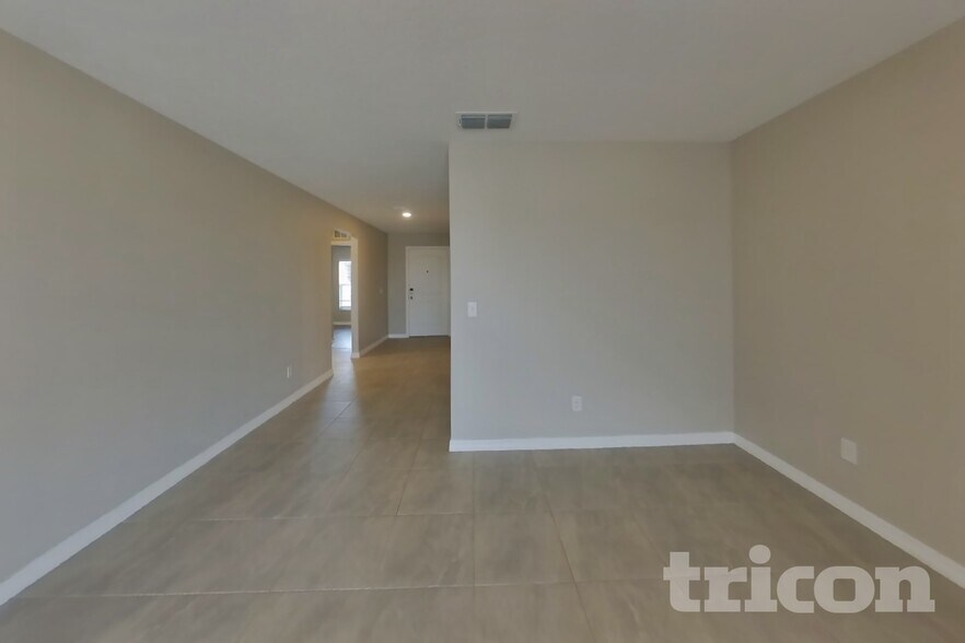 Building Photo - 2163 Mandarin Lp