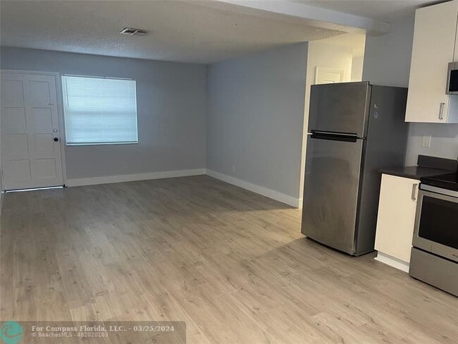 Building Photo - 780 NE 46th Ct