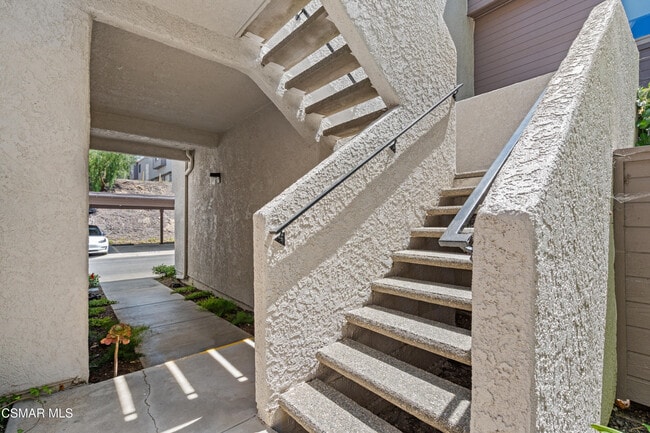 Building Photo - 501 Via Colinas