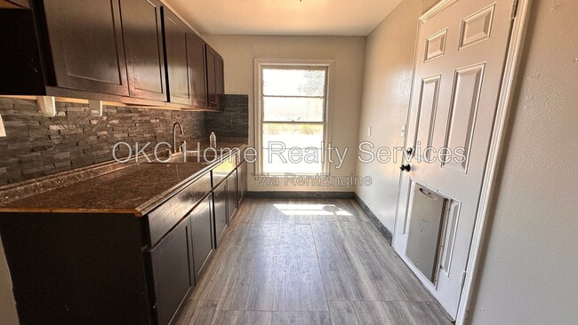 Building Photo - 6413 N Ross Ave