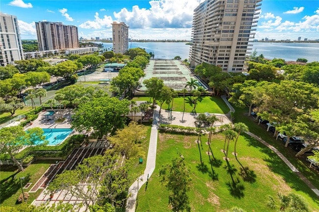 Building Photo - 11111 Biscayne Blvd