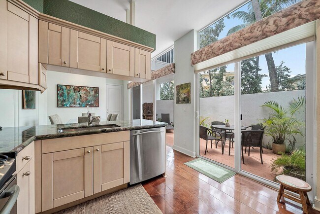 Building Photo - 2115 S Ocean Blvd