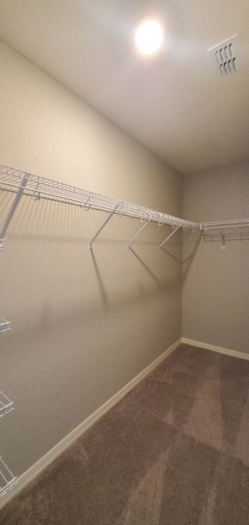 Building Photo - Like New!! 4-Bedroom, 2-Bathroom in Lakeland