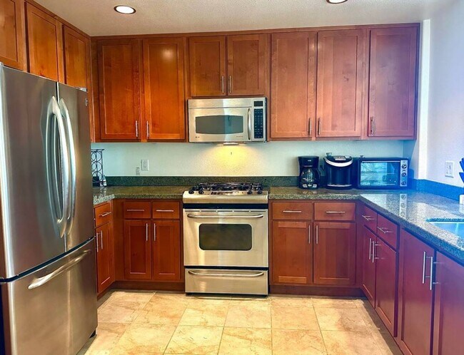 Building Photo - Turn Key Furnished 1 BR, 1 BA with Secure ...