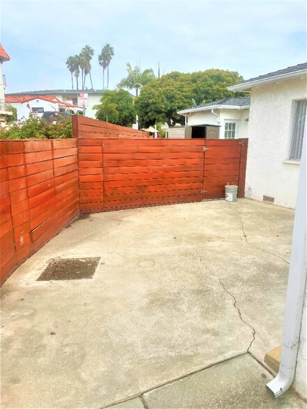 Building Photo - 506 Avenida Victoria