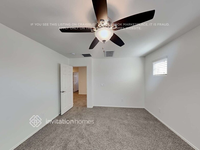 Building Photo - 162 N Sandal
