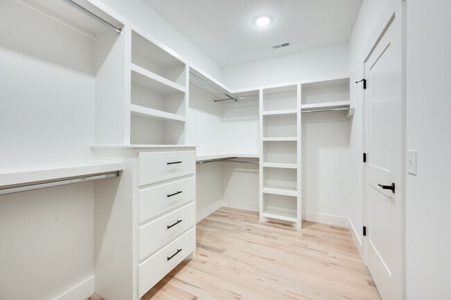 Building Photo - 2430 Little Ave