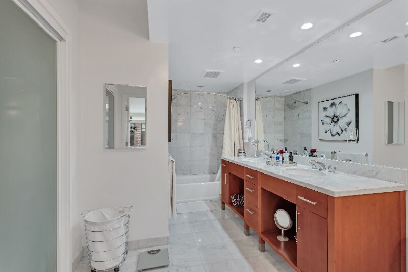 Building Photo - 912 F St NW