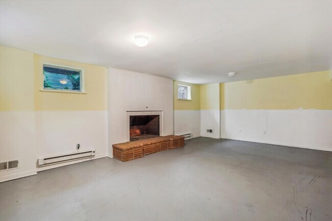 Building Photo - 5508 Dorset Ave