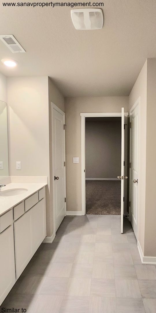 Building Photo - Modern 4BR Home Near Great Western Bike Trail | West Des Moines