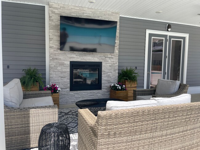 Building Photo - Tuscany con Terrazza | 1 Bed 1 Bath | 773 sf