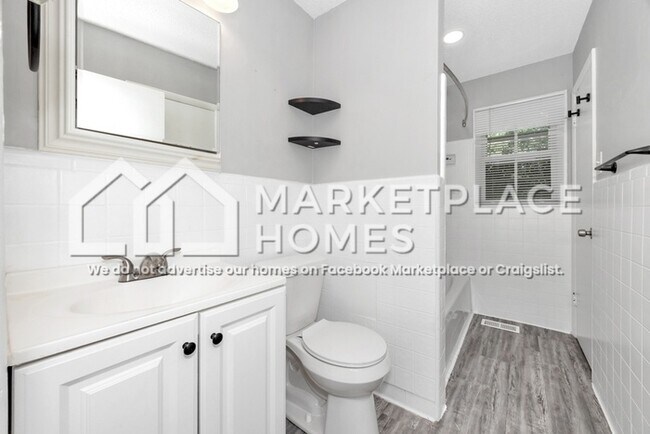 Building Photo - 4002 Summerhill Dr NW