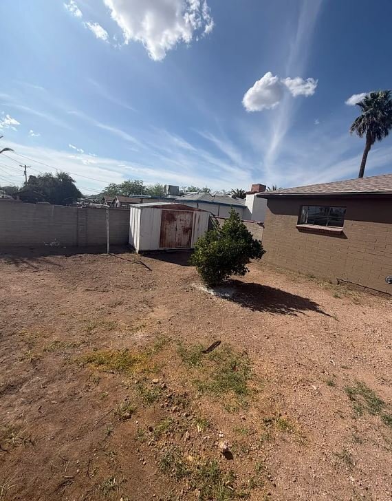 Building Photo - 909 W Milton St