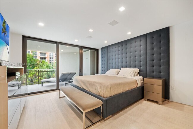 Building Photo - 2901 S Bayshore Dr