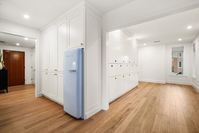 Building Photo - 130 Mt Auburn St