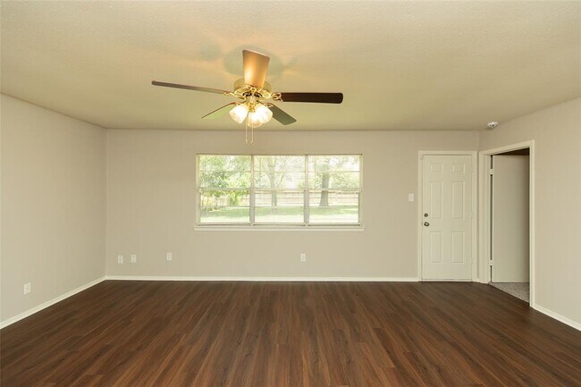 Building Photo - 2555 Halstead Dr