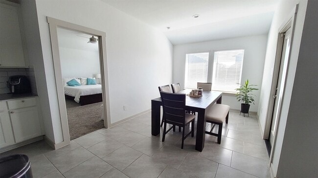 Building Photo - 4011 Itzle Is Ct