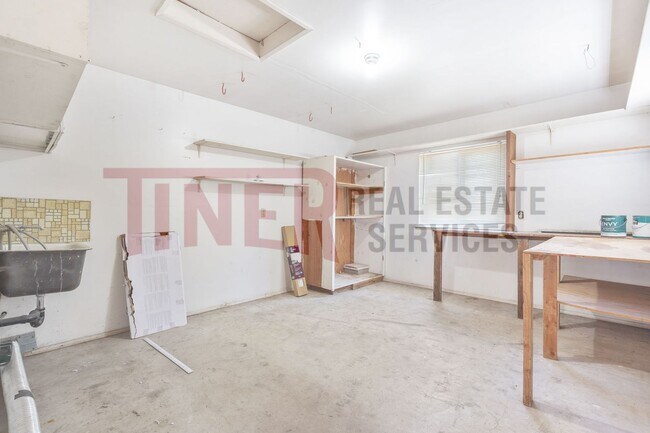 Building Photo - 3413 Windsor Dr