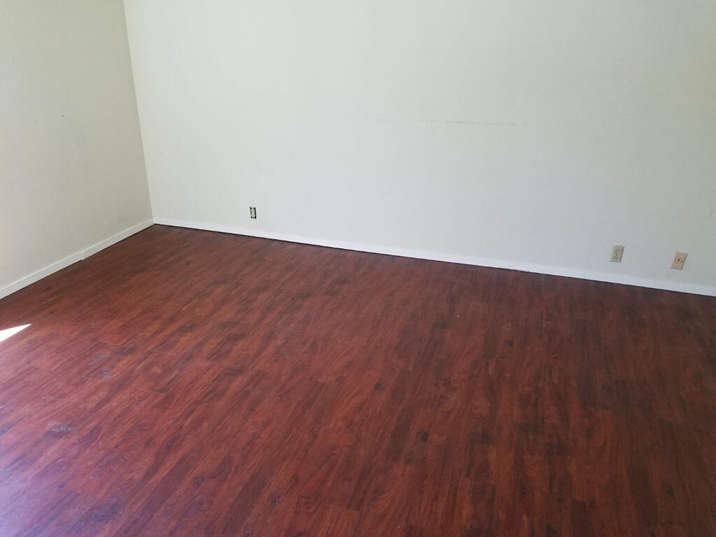 Building Photo - 1400 Pebble Ct