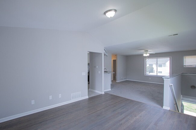 Building Photo - 75 Rosebud Ln