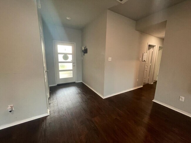 Building Photo - 2705 Turning Crk St