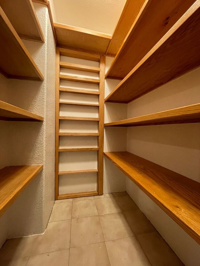 Building Photo - Spacious Citrus Heights Home with 3-Car Garage & Ample Storage