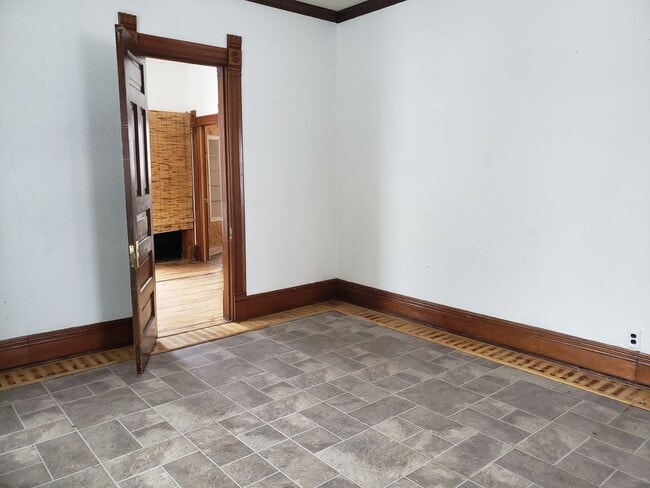 Building Photo - 5 bed 2 bath Single Family Home in Wausau