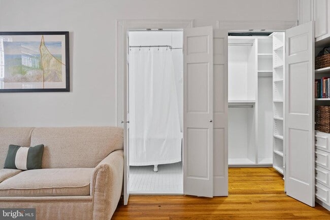 Building Photo - 1526 17th St NW