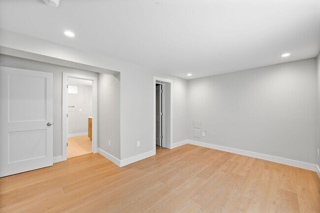 Building Photo - Remodeled 4BD, 3.5BA Home in South Park Hill with 2-Car Garage