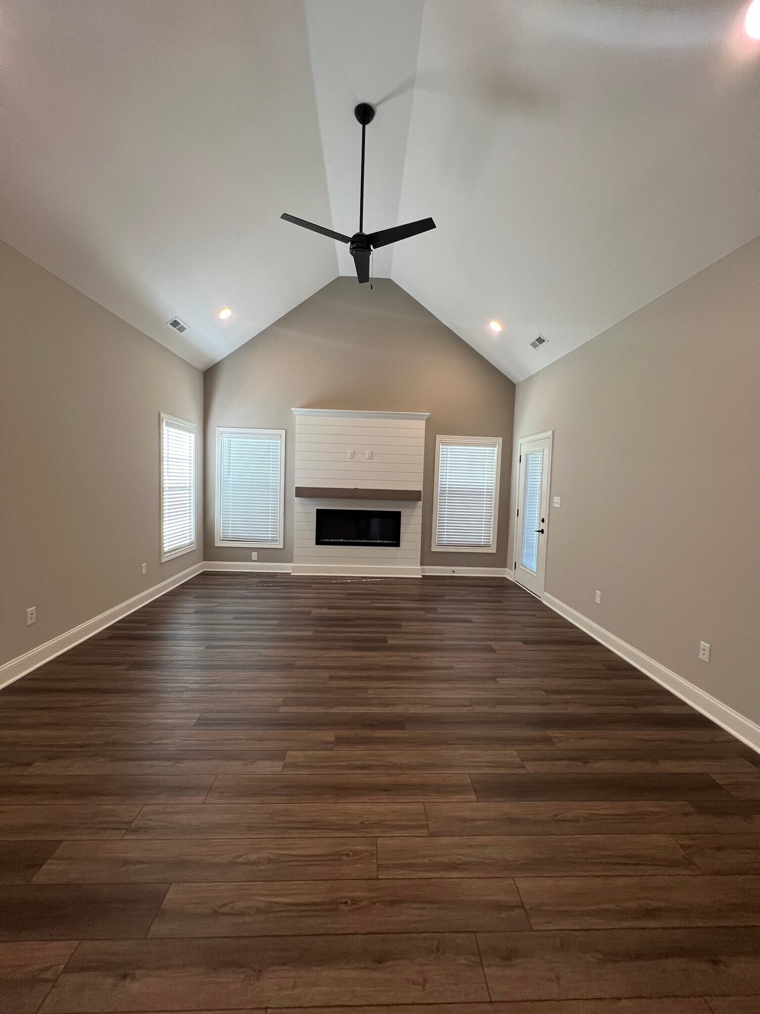 Building Photo - 556 Cumberland Pointe Ln