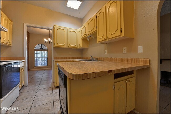 Building Photo - 10711 Ivanhoe Dr