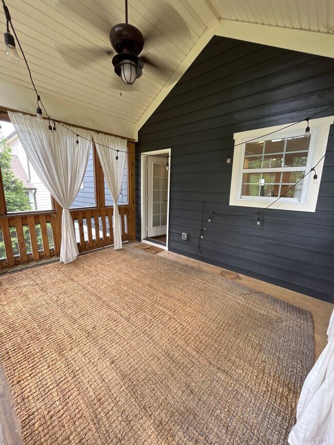 Building Photo - 3 Bedroom/ 2.5 Bath Home in Woodbine with Beautiful Screened in Porch and Fenced Yard.